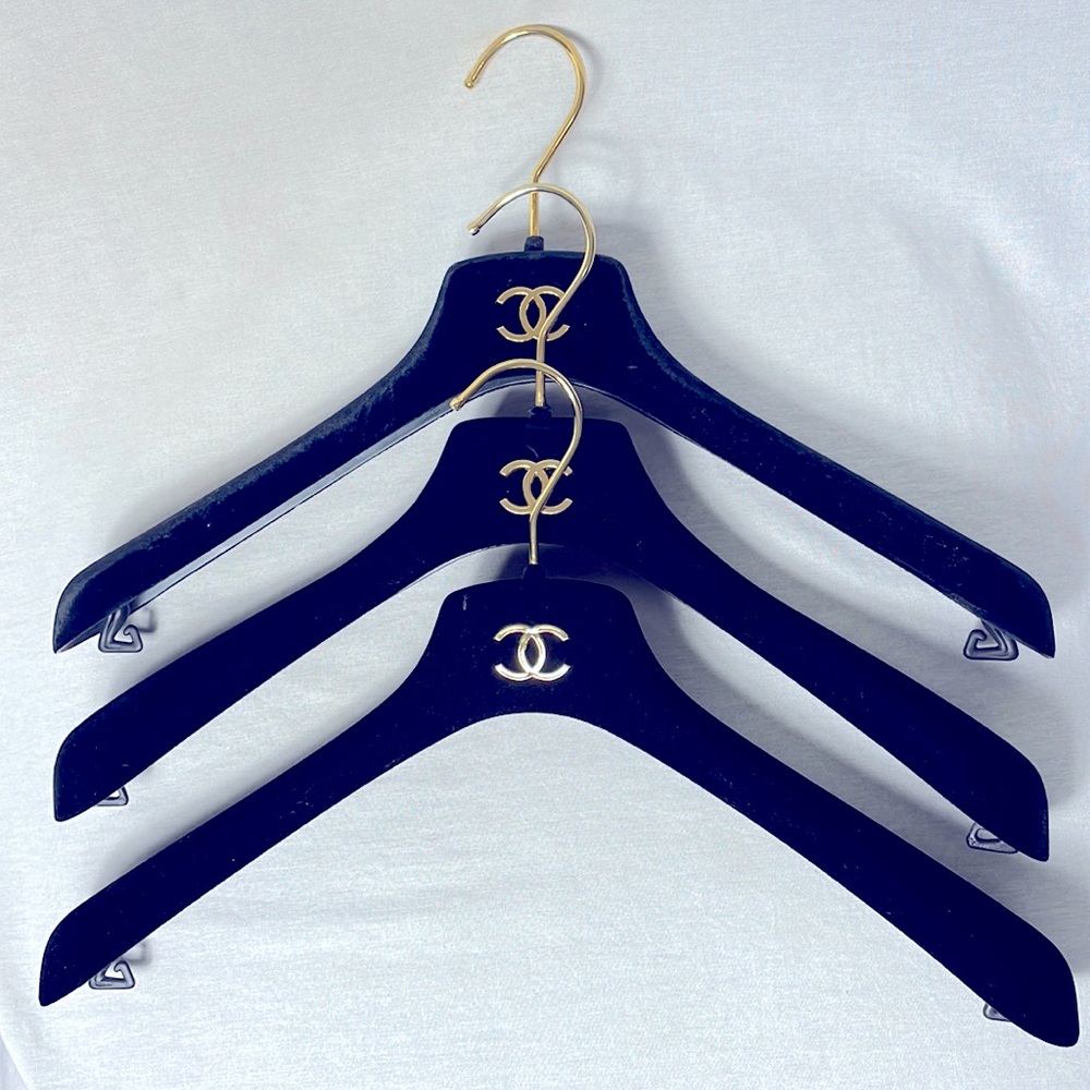 CHANEL  hangers
